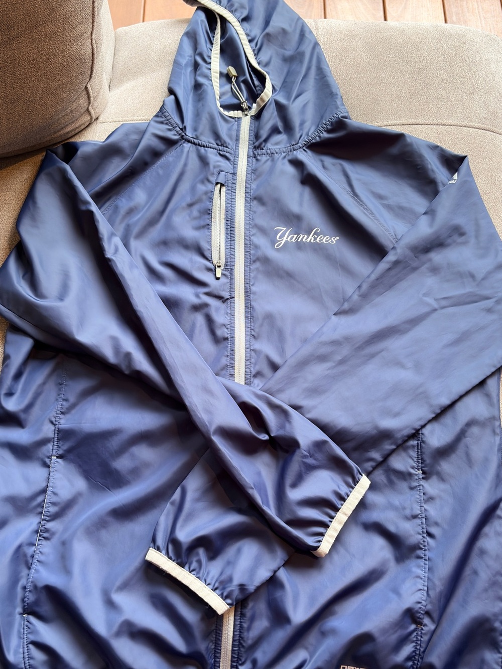 Majestic Navy Yankees Hooded Windbreaker with White Trim